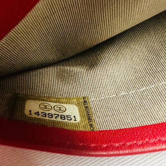 Authentic Vintage Chanel Wallet with added chain - Picture 5 of 7